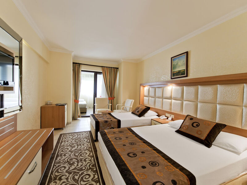 Oz Hotels Incekum Beach Resort