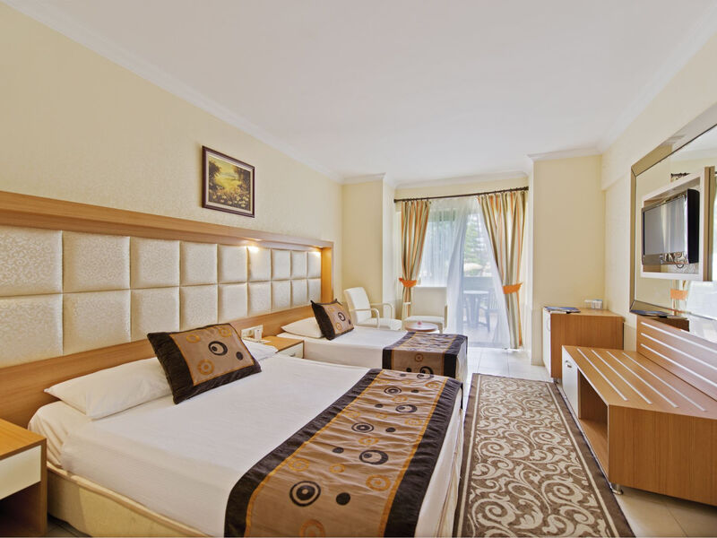 Oz Hotels Incekum Beach Resort
