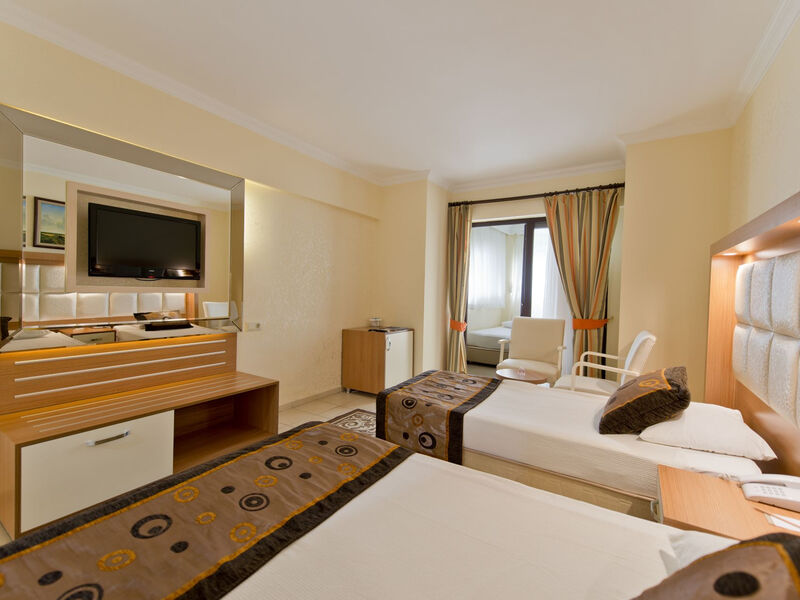 Oz Hotels Incekum Beach Resort