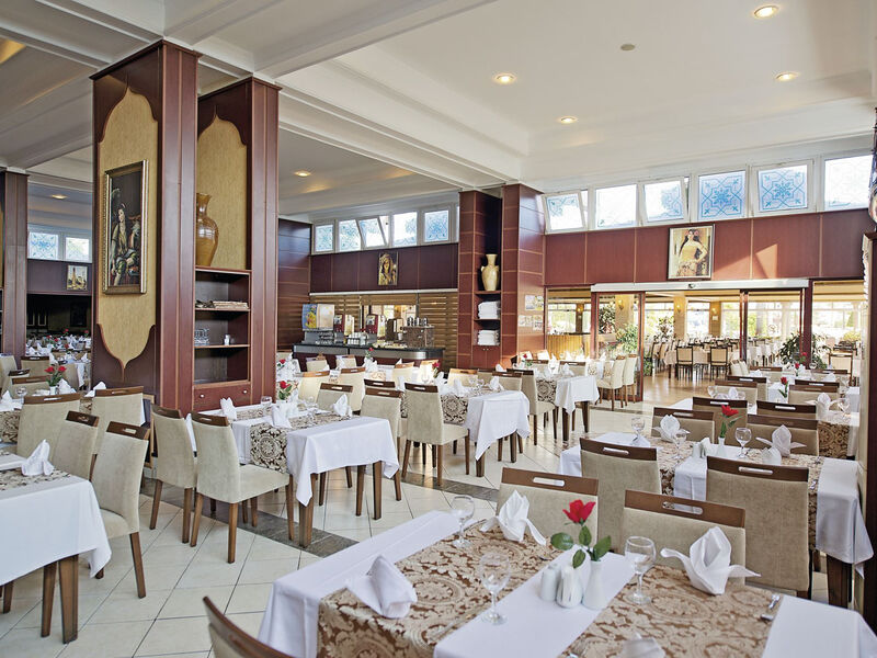 Oz Hotels Incekum Beach Resort