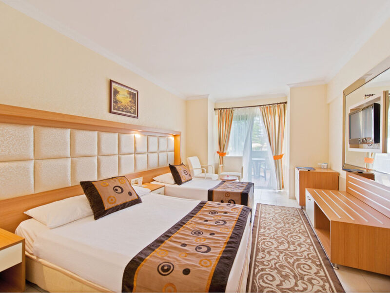 Oz Hotels Incekum Beach Resort