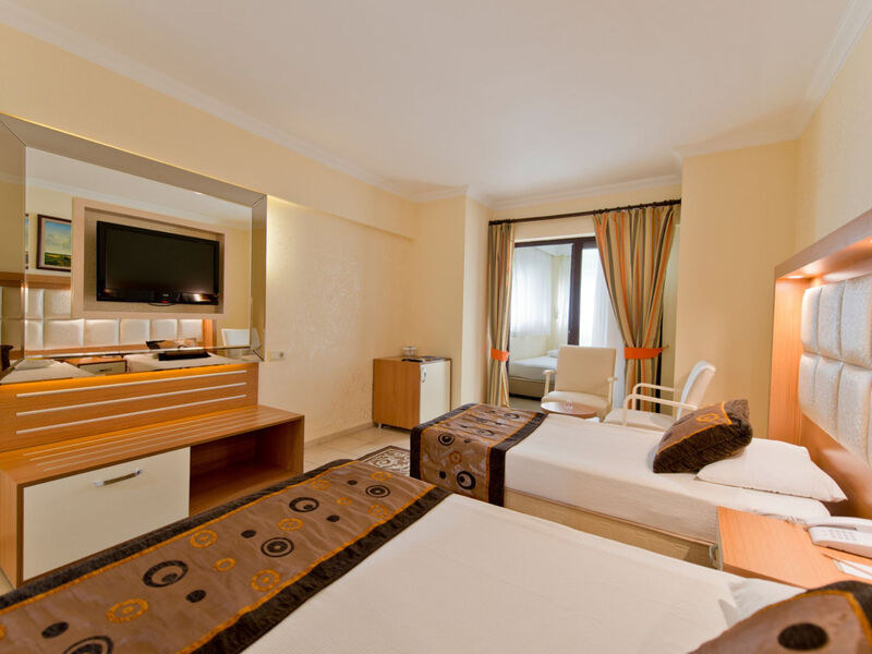 Oz Hotels Incekum Beach Resort
