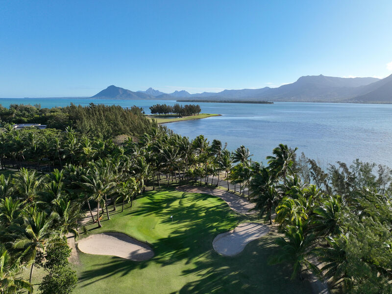 Paradis Beachcomber Golf Resort & Spa