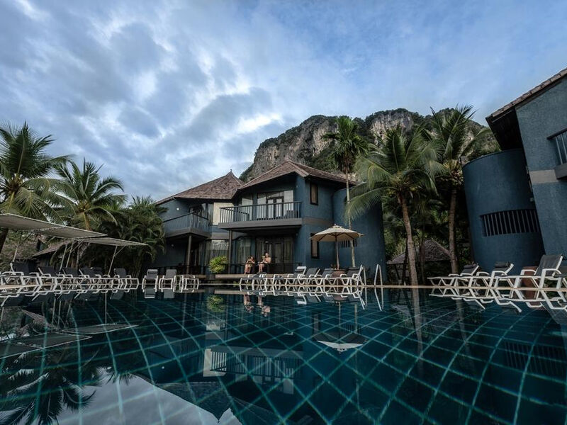 Peace Laguna Resort
