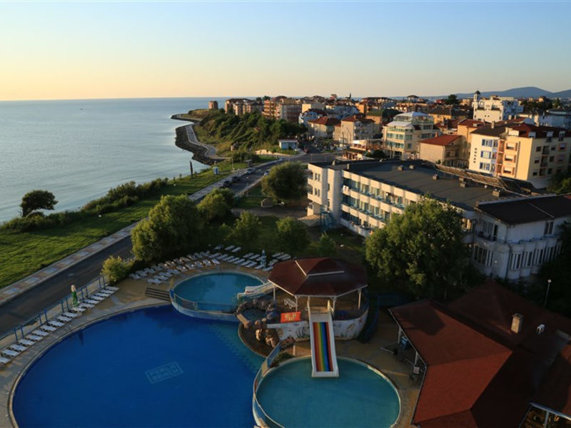 Perla Beach Resort