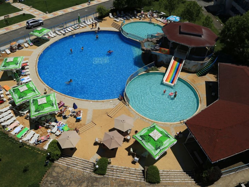 Perla Beach Resort
