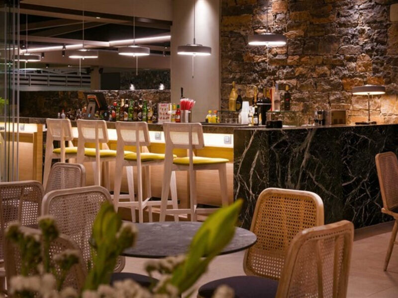 Petousis Hotel & Suites