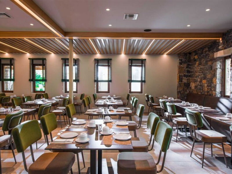 Petousis Hotel & Suites