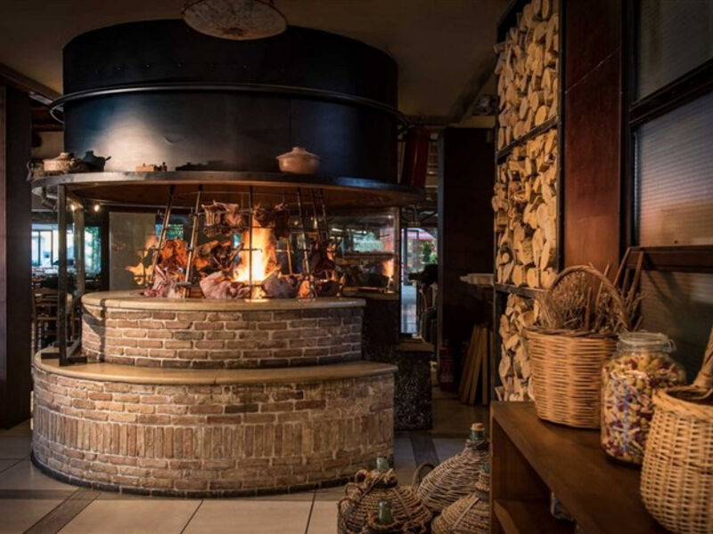 Petousis Hotel & Suites