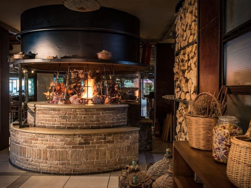 Petousis Hotel & Suites
