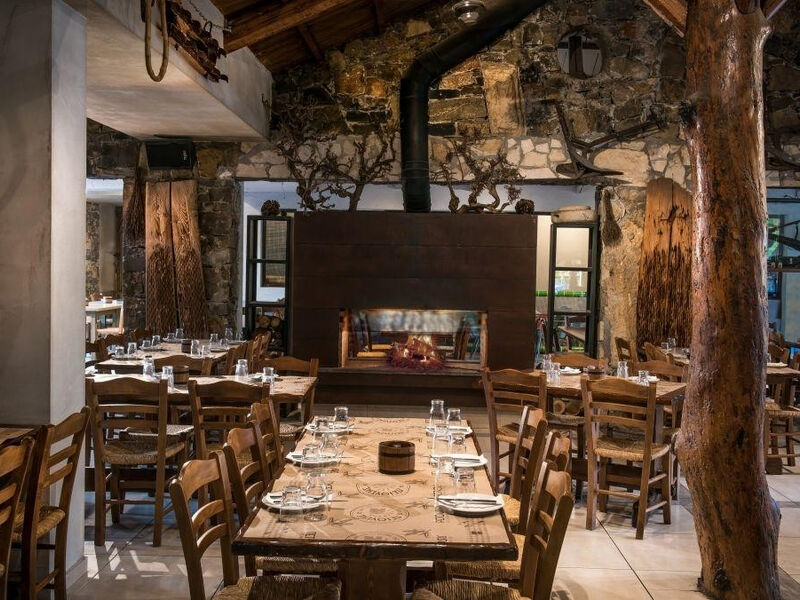 Petousis Hotel & Suites