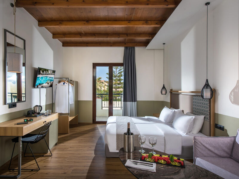 Petousis Hotel & Suites