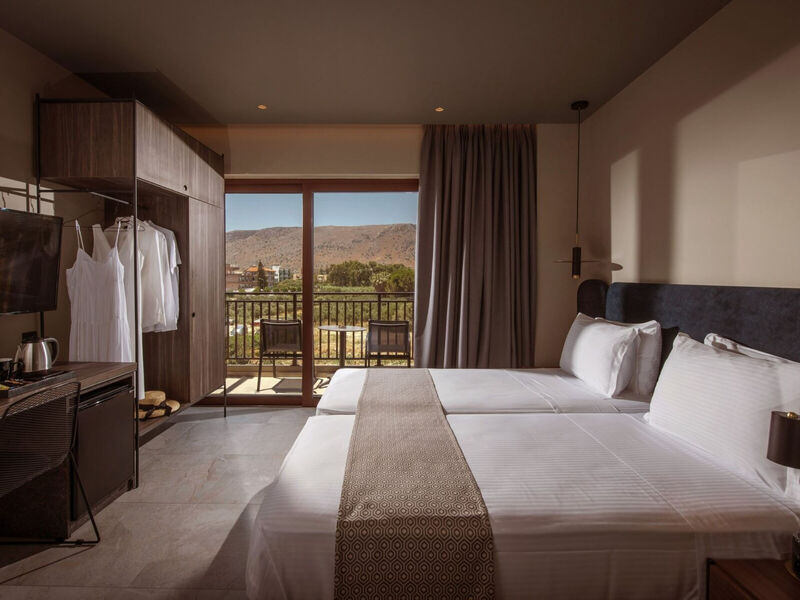 Petousis Hotel & Suites