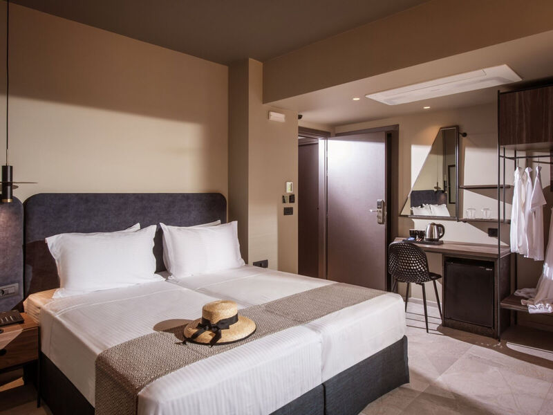 Petousis Hotel & Suites