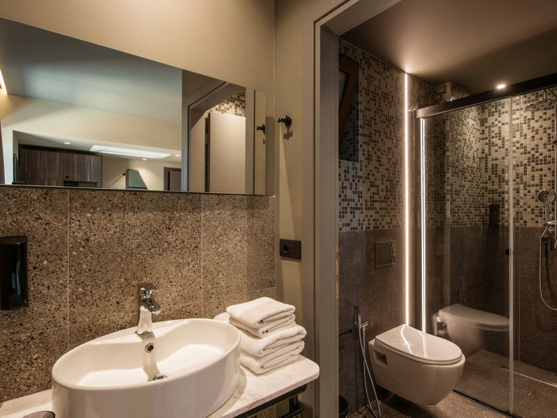 Petousis Hotel & Suites