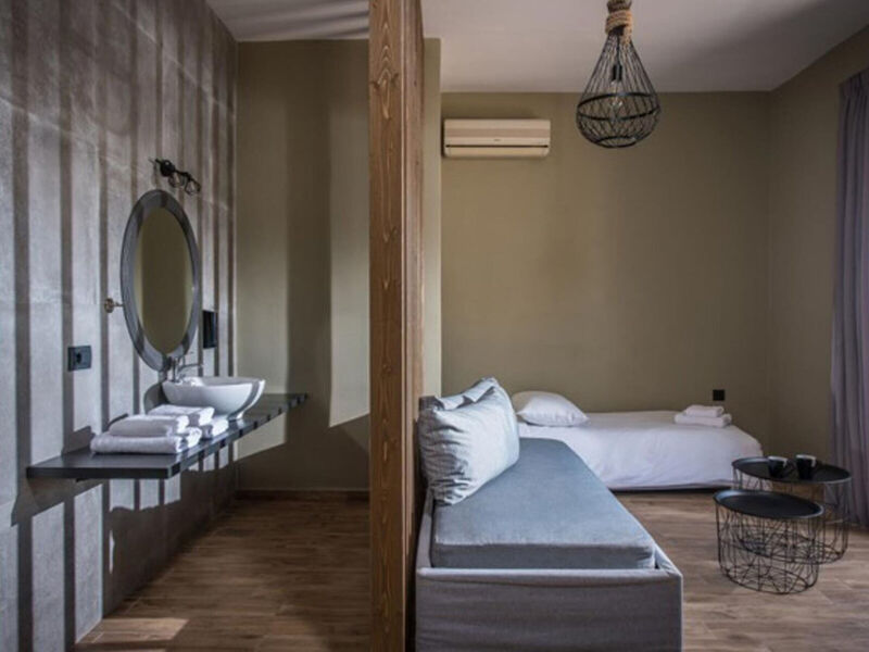 Petousis Hotel & Suites