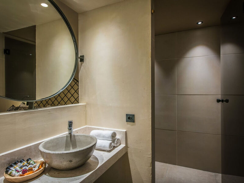 Petousis Hotel & Suites