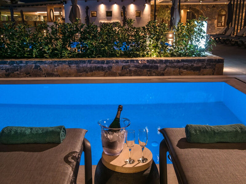 Petousis Hotel & Suites