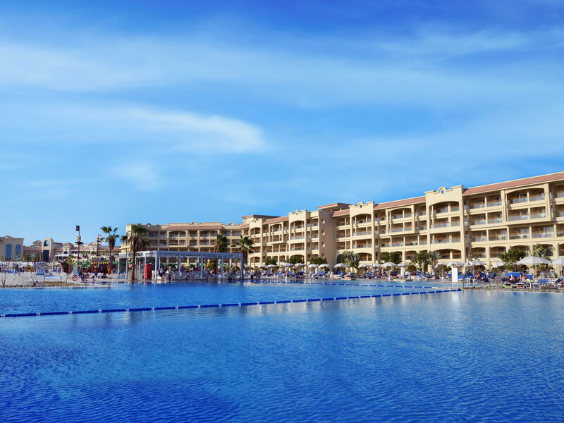 Pickalbatros White Beach Resort