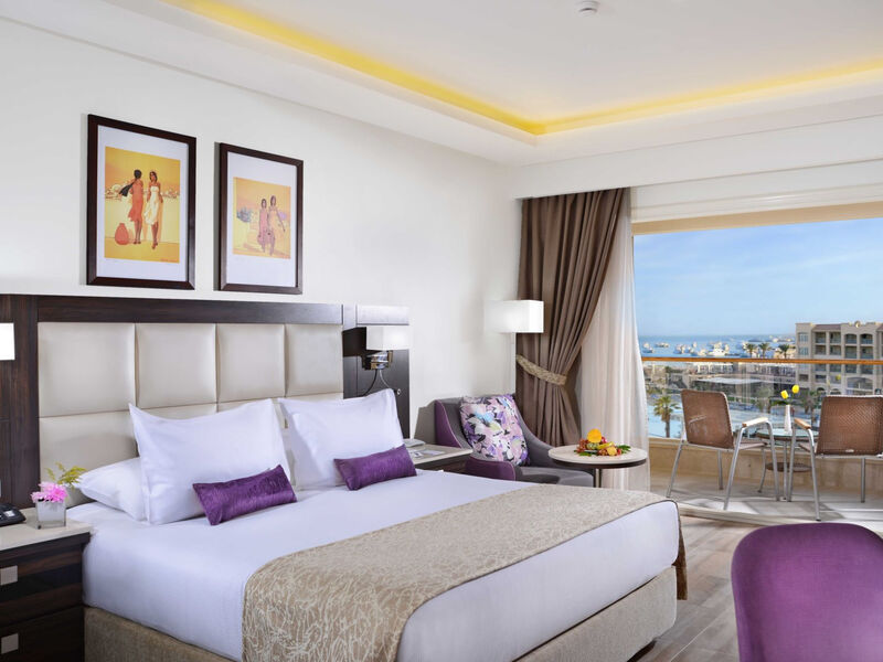Pickalbatros White Beach Resort