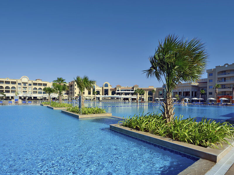 Pickalbatros White Beach Resort