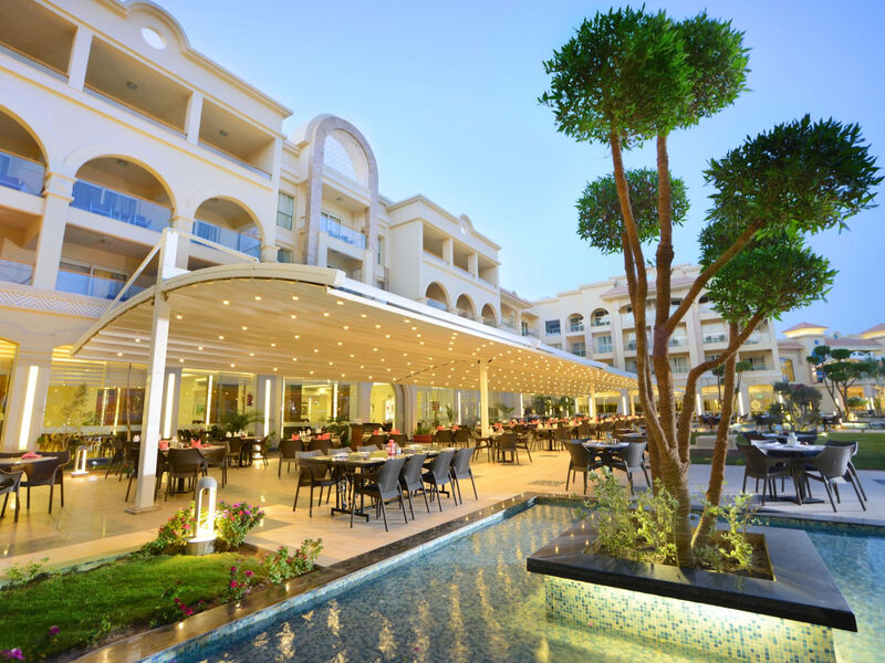 Pickalbatros White Beach Resort