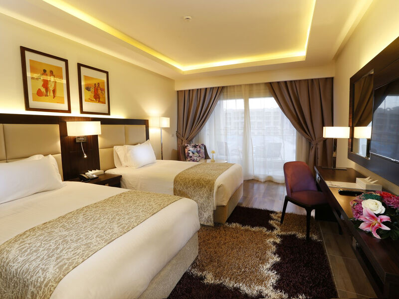 Pickalbatros White Beach Resort