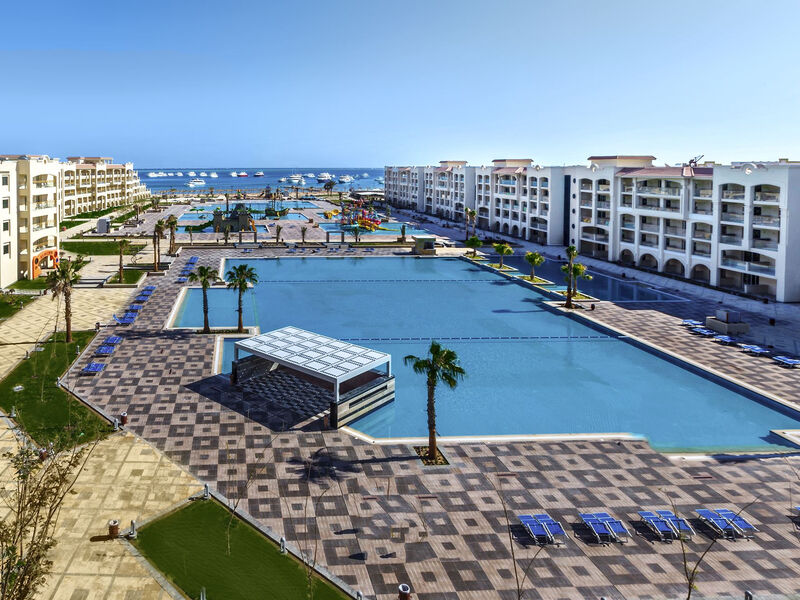 Pickalbatros White Beach Resort