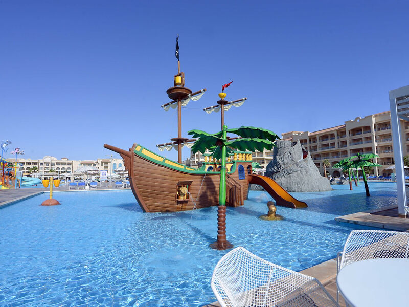 Pickalbatros White Beach Resort