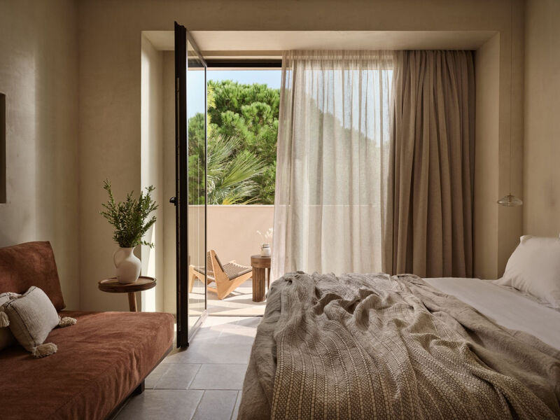 Pierros Verde Private Suites