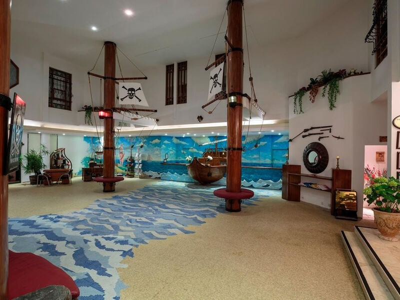 Pirates Beach Club