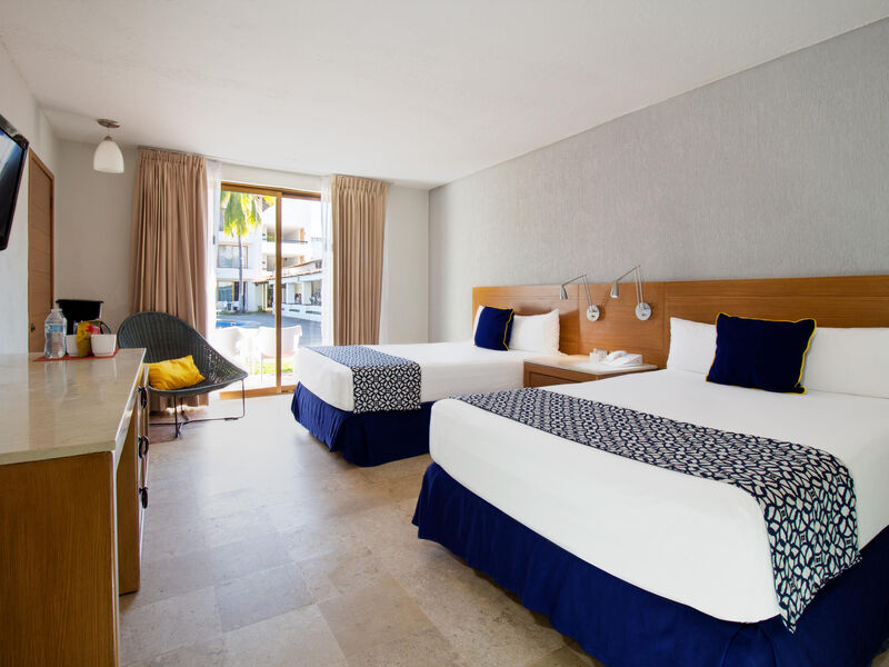 Plaza Pelicanos Club Beach Resort