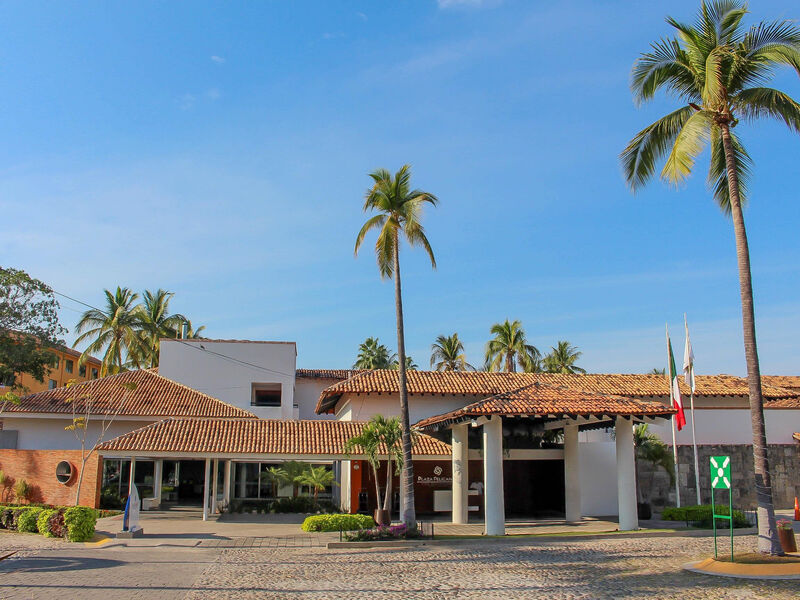 Plaza Pelicanos Club Beach Resort