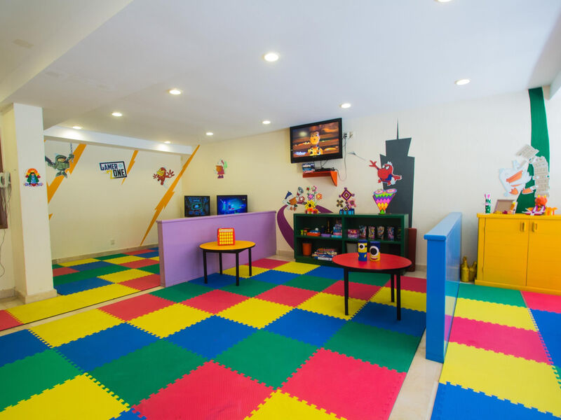 Plaza Pelicanos Grand Resort