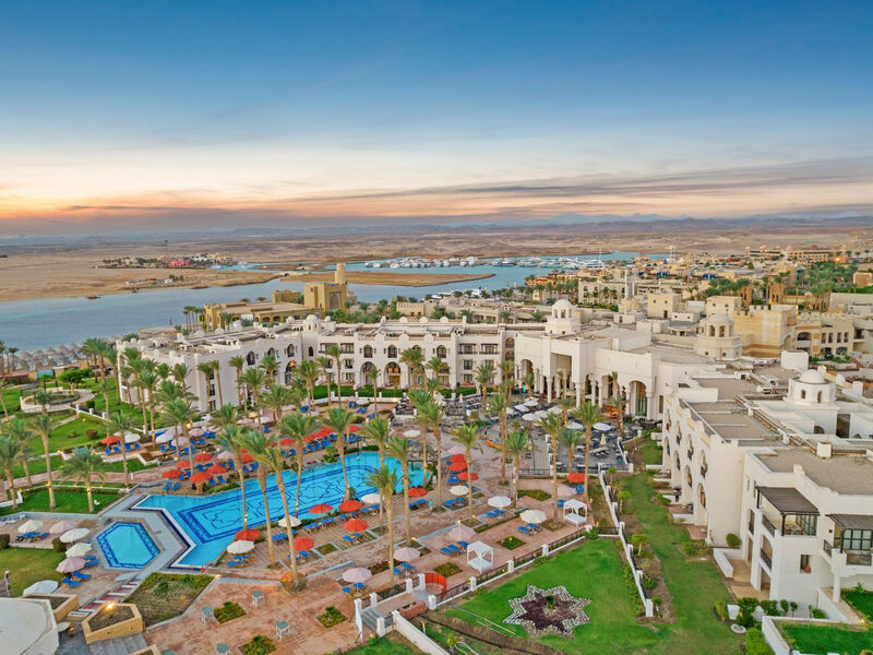 PickAlbatros Oasis Port Ghalib