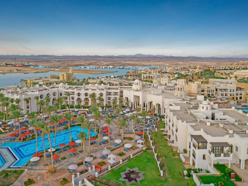 PickAlbatros Oasis Port Ghalib