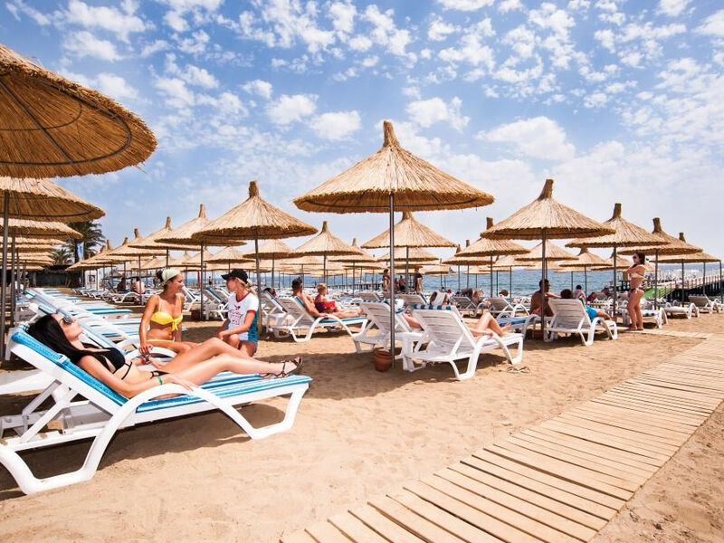 Quattro Beach Spa & Resort