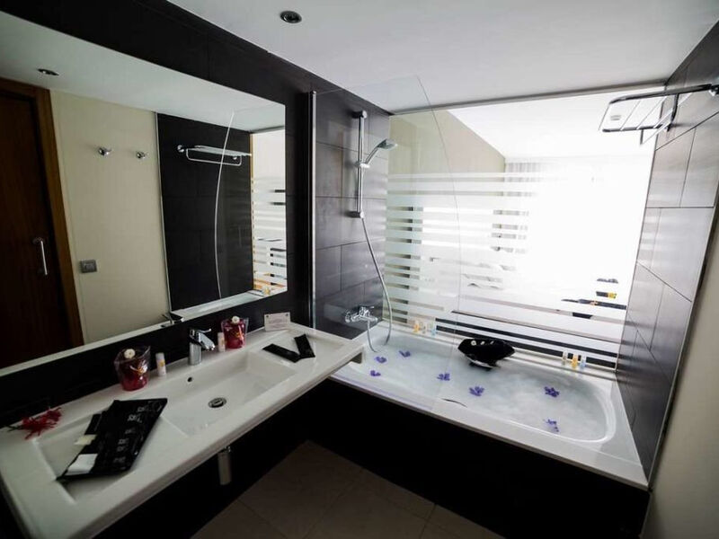 R2 Romantic Fantasia Suites