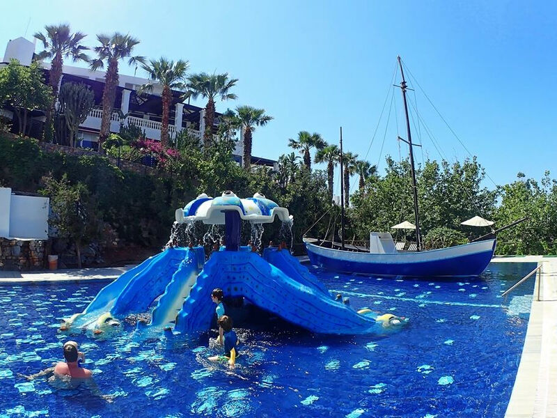 Radisson Blu Beach Resort