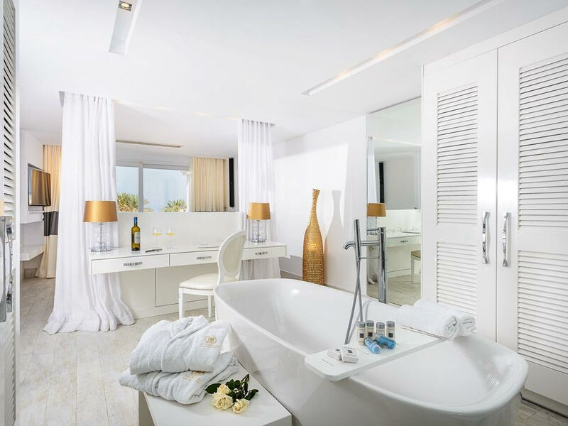 Radisson Blu Beach Resort
