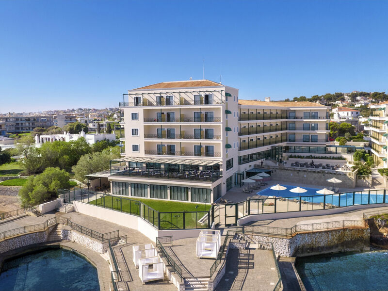 Ramada Attica Riviera