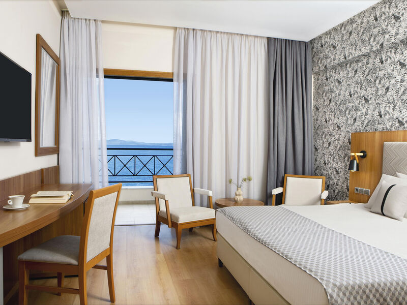 Ramada Attica Riviera