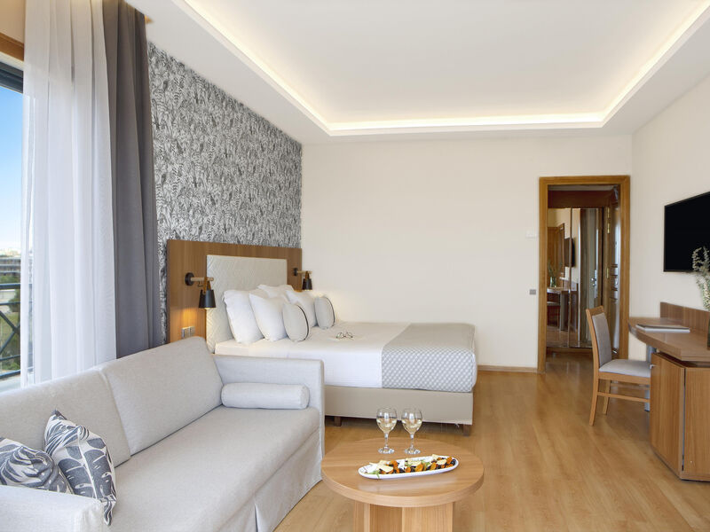 Ramada Attica Riviera