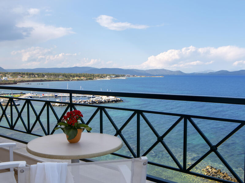 Ramada Attica Riviera