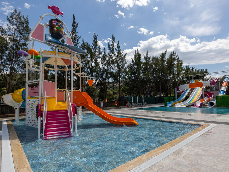 Ramada Hotel & Suites Kusadasi