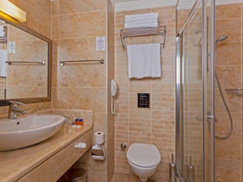Riviera Hotel & Spa