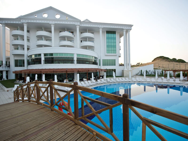 Roma Beach Resort & Spa