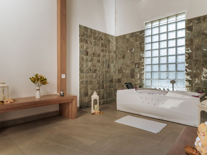 Royal Andilana Resort & Spa