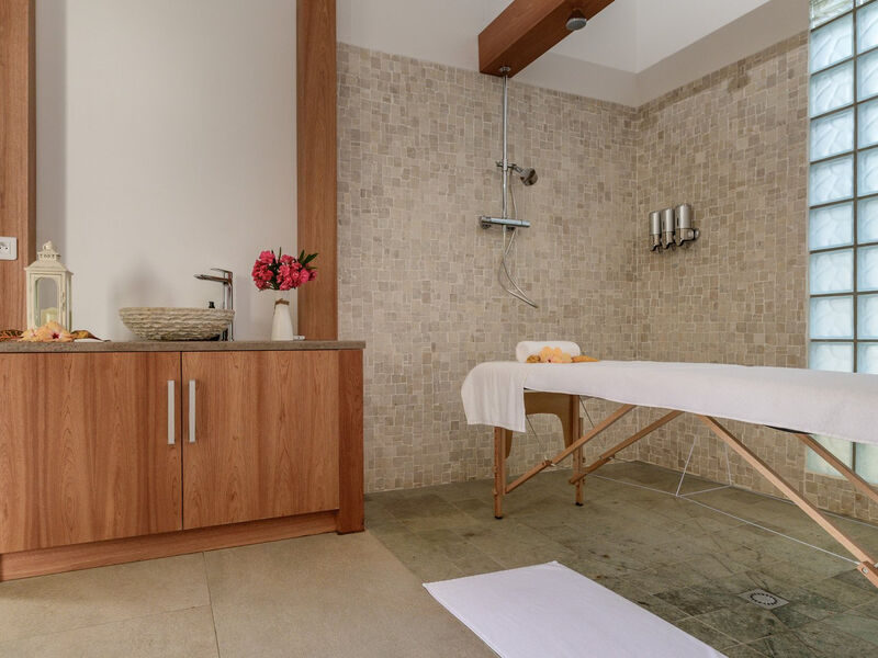 Royal Andilana Resort & Spa