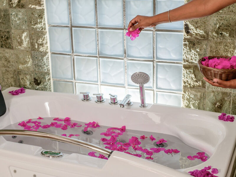Royal Andilana Resort & Spa